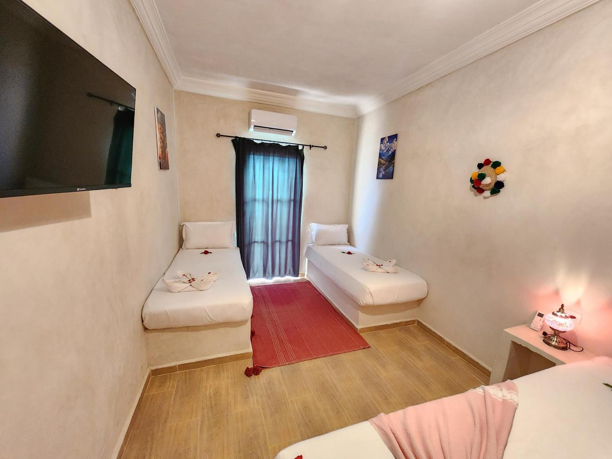 Les Jardins D Amizmiz 6 Piscines Bed & Breakfast Wawizelte Dış mekan fotoğraf