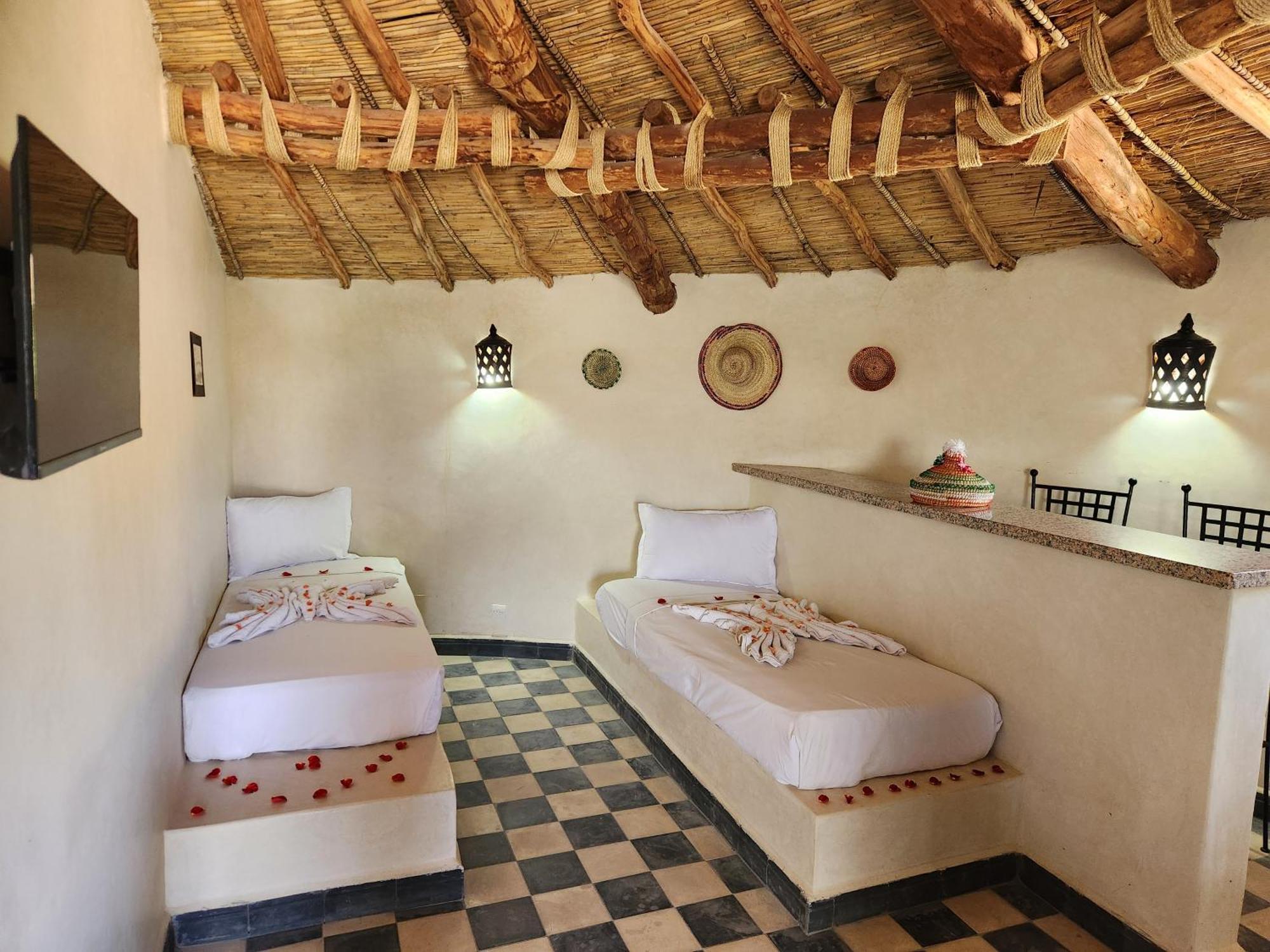 Les Jardins D Amizmiz 6 Piscines Bed & Breakfast Wawizelte Dış mekan fotoğraf