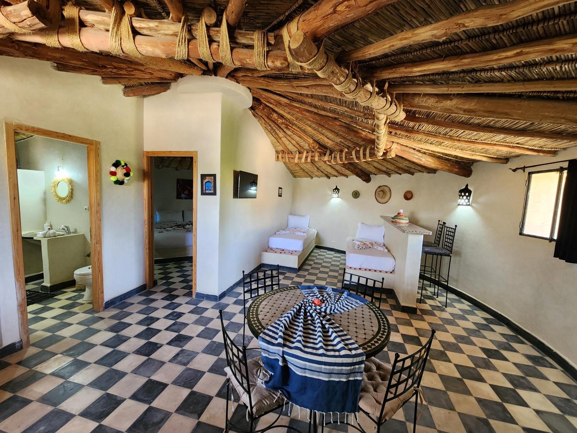 Les Jardins D Amizmiz 6 Piscines Bed & Breakfast Wawizelte Dış mekan fotoğraf