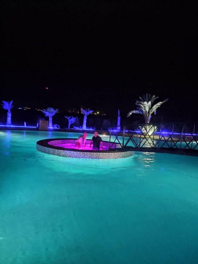 Les Jardins D Amizmiz 6 Piscines Bed & Breakfast Wawizelte Dış mekan fotoğraf